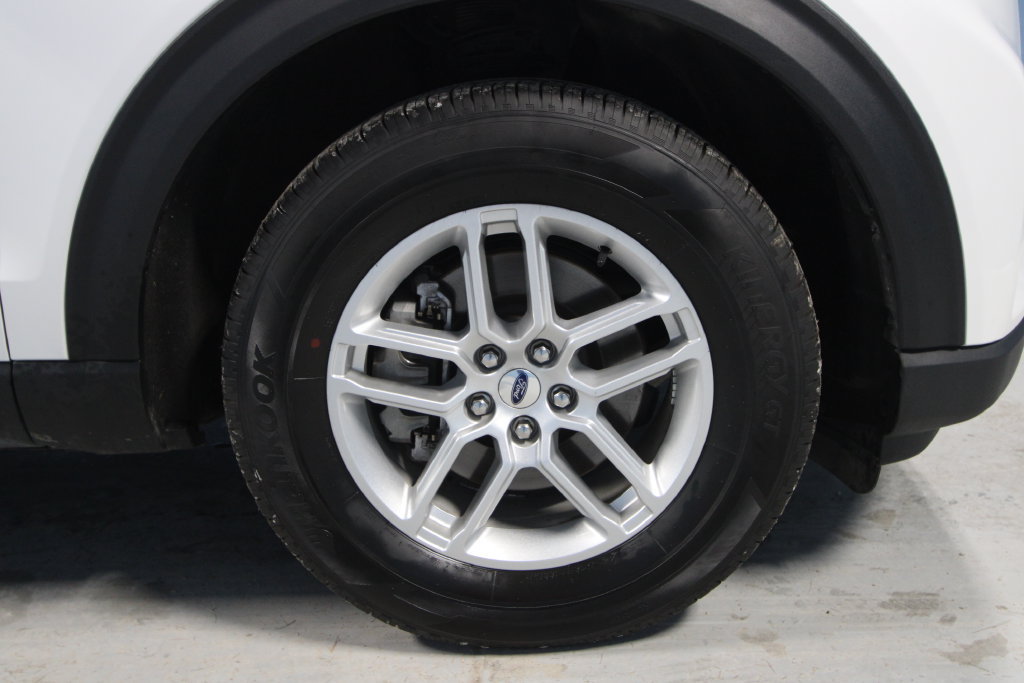 Used 2025 Ford Explorer Active AWD/4WD image 38