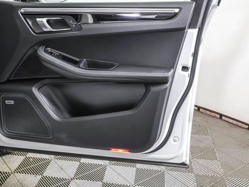 Used 2021 Porsche Macan image 47