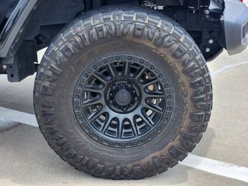 Used 2023 Jeep Gladiator Rubicon w/ Cold Weather Group AWD/4WD image 10