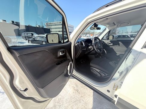 Used 2018 Jeep Renegade Latitude image 9