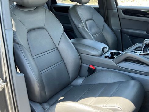 Certified 2021 Porsche Cayenne AWD/4WD image 18