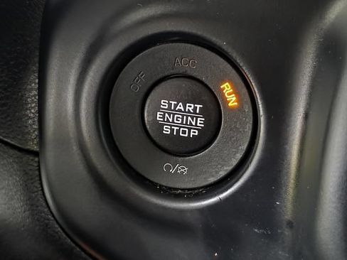 Used 2019 Jeep Wrangler Unlimited Sahara w/ Safety Group AWD/4WD image 17