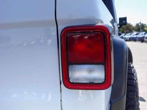 Used 2024 Jeep Gladiator Sport AWD/4WD image 7