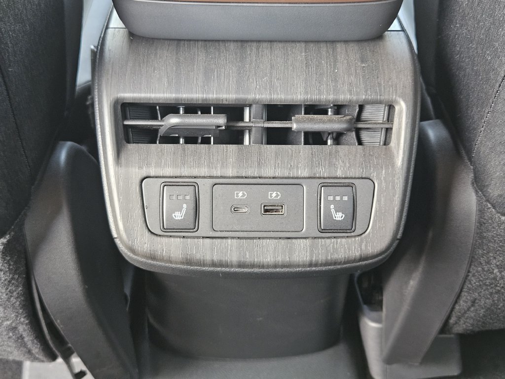 Used 2024 Nissan Ariya AWD image 32