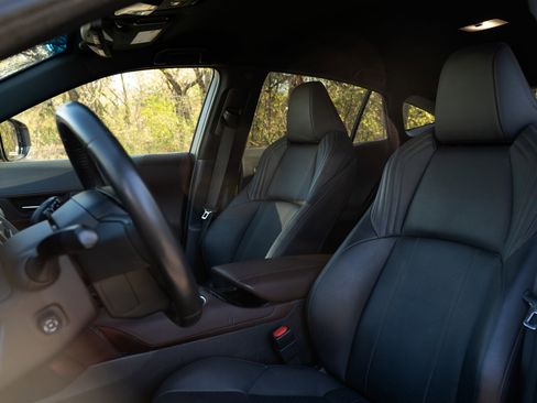 Used 2021 Toyota Venza Limited image 17