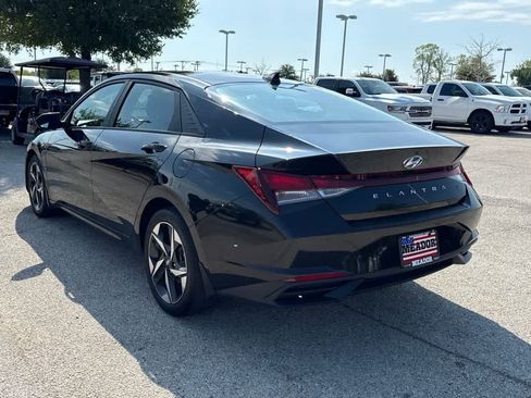 Used 2023 Hyundai Elantra SEL w/ Convenience Package FWD image 3
