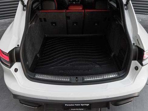 Certified 2026 Porsche Macan AWD/4WD image 23
