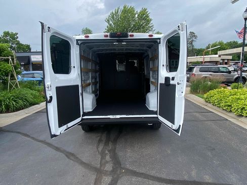 Used 2025 RAM ProMaster 2500 w/ U-Haul Equipment Group FWD image 8