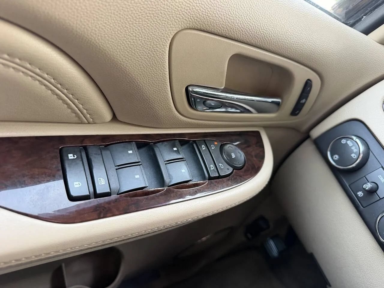 Used 2009 Cadillac Escalade 4WD Hybrid image 15