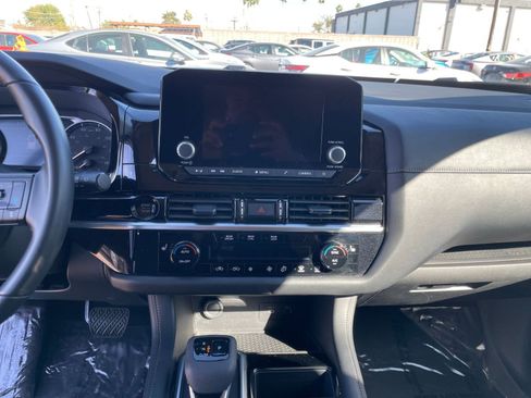 Used 2025 Nissan Pathfinder SV image 17