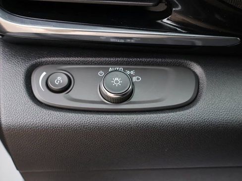 Certified 2025 Buick Envista Sport Touring FWD image 35