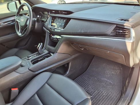 Certified 2024 Cadillac XT6 Luxury image 8