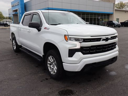 Used 2023 Chevrolet Silverado 1500 RST w/ Z71 Off-Road Package AWD/4WD image 2