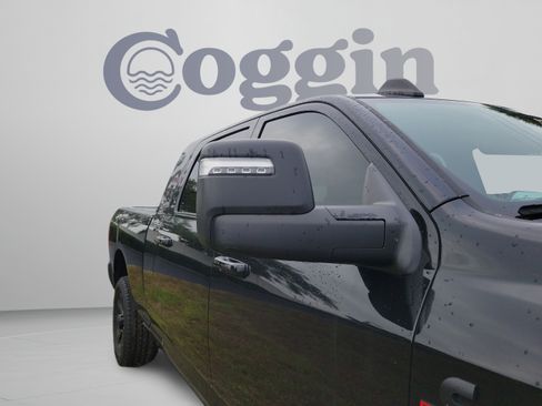 Used 2025 RAM 2500 Laramie AWD/4WD image 16