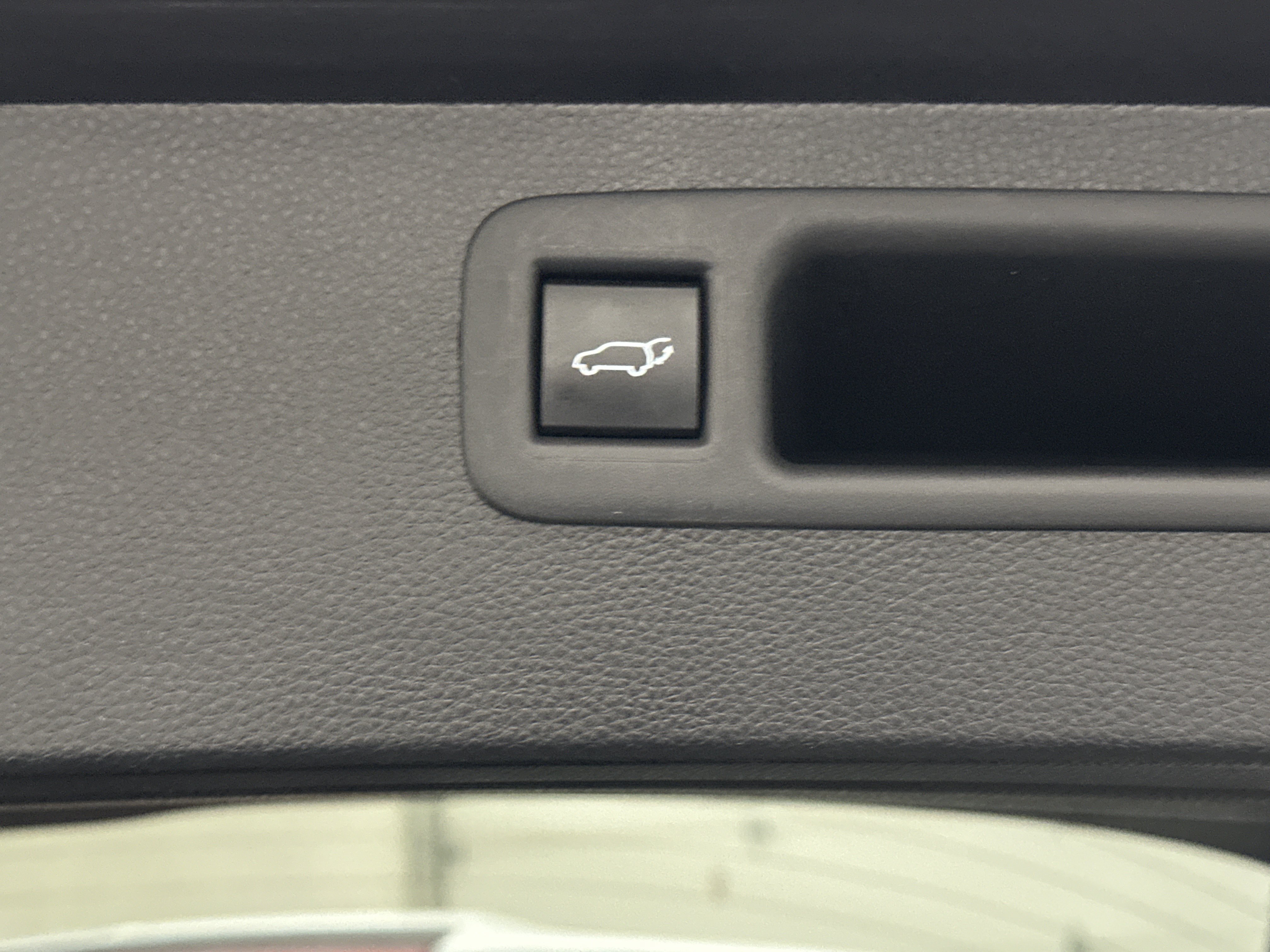 Used 2023 Toyota Highlander LE FWD image 13