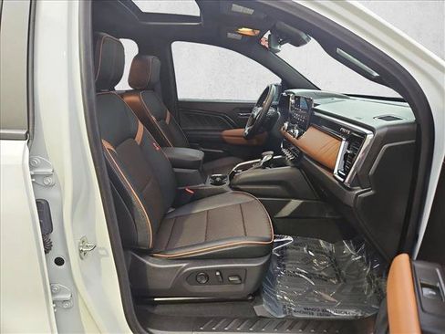 Used 2025 GMC Canyon AT4 w/ Technology Plus Package AWD/4WD image 21