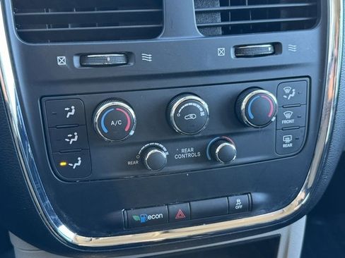 Used 2019 Dodge Grand Caravan SE w/ Rear Park Assist Package image 11