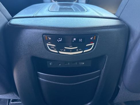 Used 2018 Cadillac Escalade Premium Luxury AWD/4WD image 15