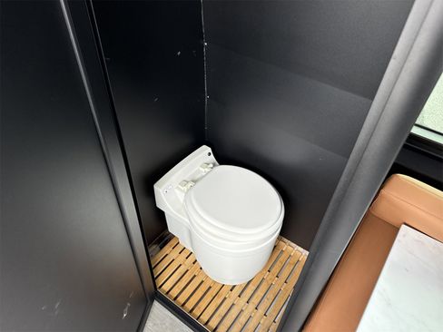 Used 2019 Mercedes-Benz Sprinter 2500 image 29