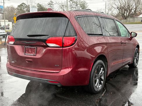 Used 2020 Chrysler Pacifica Touring-L w/ Advanced Safetytec Group image 5