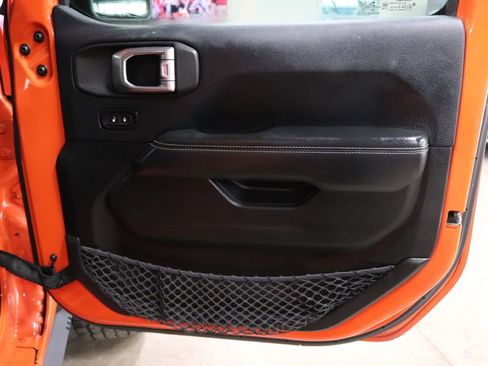 Used 2019 Jeep Wrangler Unlimited Sahara image 21