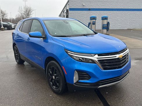 Used 2024 Chevrolet Equinox LT w/ LPO, Floor Liner Package image 9