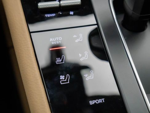 New 2026 Porsche Macan image 21