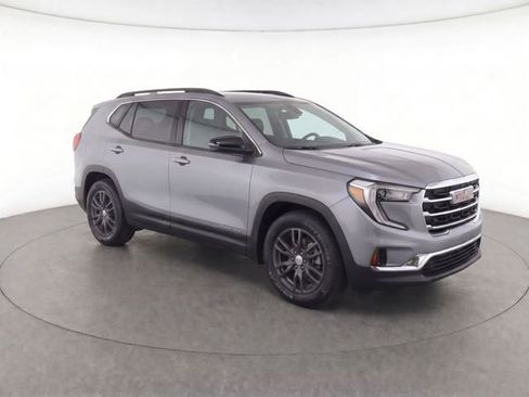 Certified 2025 GMC Acadia Elevation FWD image 2