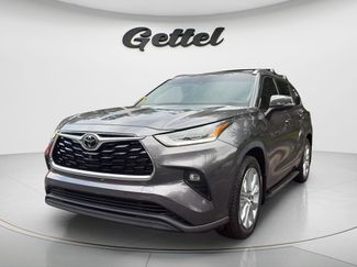 Used 2021 Toyota Highlander Limited AWD/4WD video 1