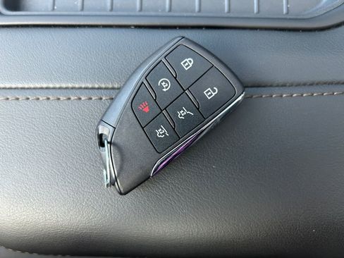 Used 2023 Chevrolet Suburban High Country image 33