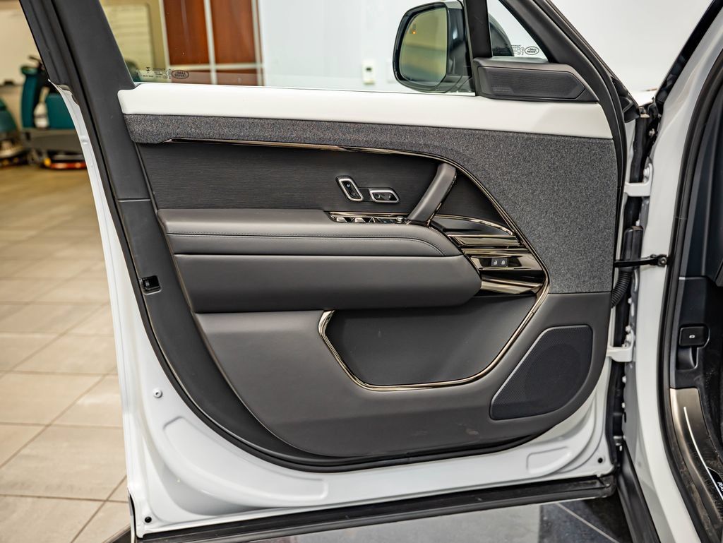 New 2026 Land Rover Range Rover Sport Dynamic SE AWD/4WD image 18