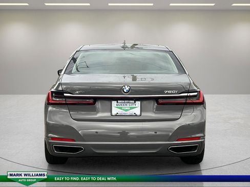 Used 2022 BMW 750i xDrive w/ Executive Package image 4