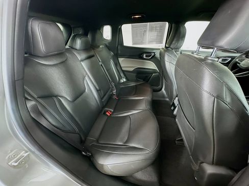 Certified 2025 Jeep Compass Limited AWD/4WD image 36