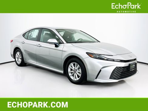 Used 2025 Toyota Camry LE image 1