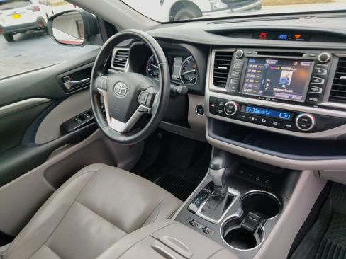 Used 2019 Toyota Highlander Limited image 16