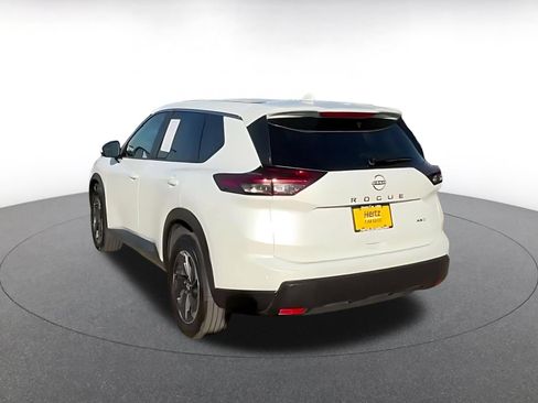 Used 2025 Nissan Rogue SV AWD/4WD image 10