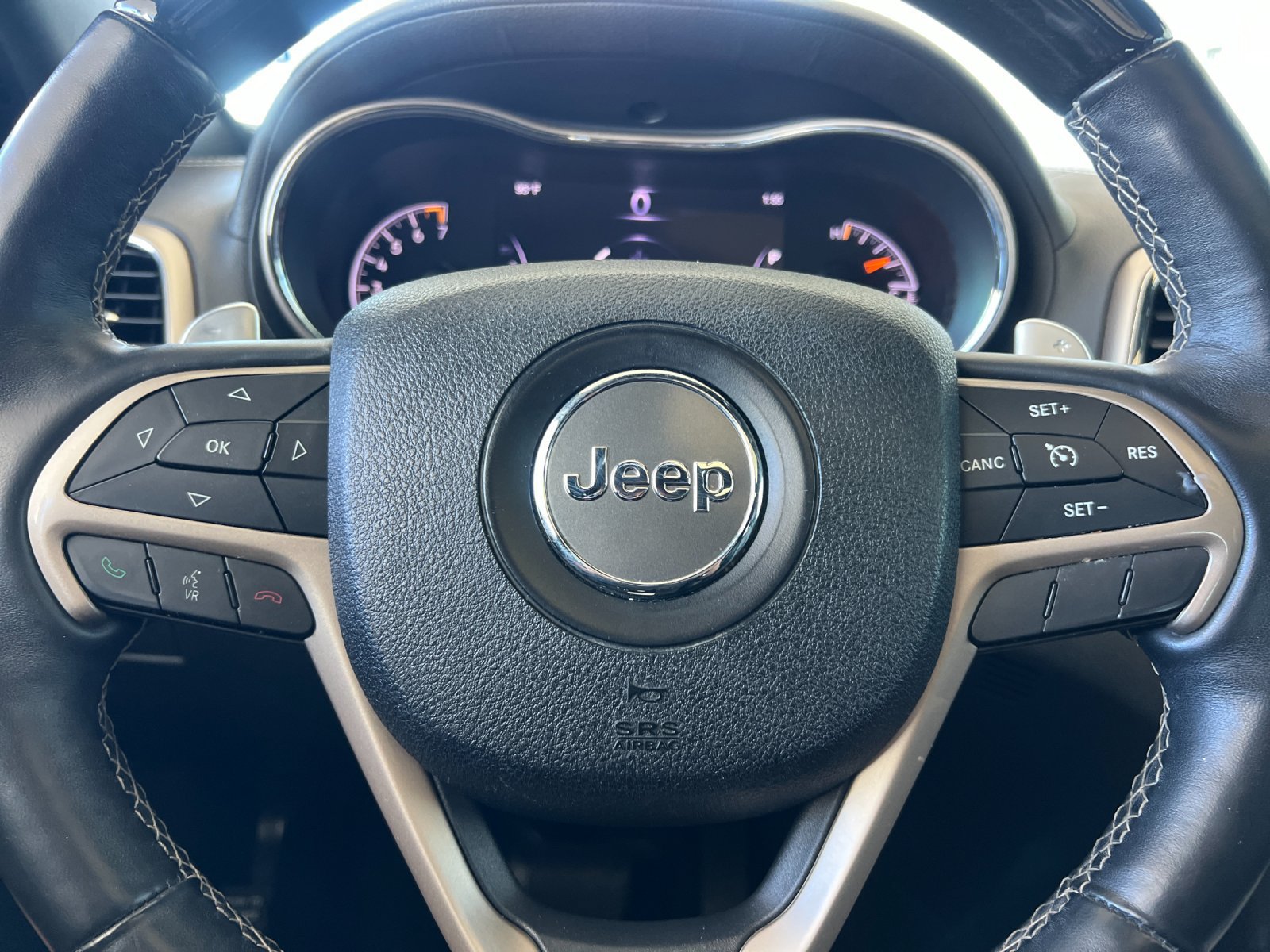 Used 2015 Jeep Grand Cherokee Overland RWD image 24