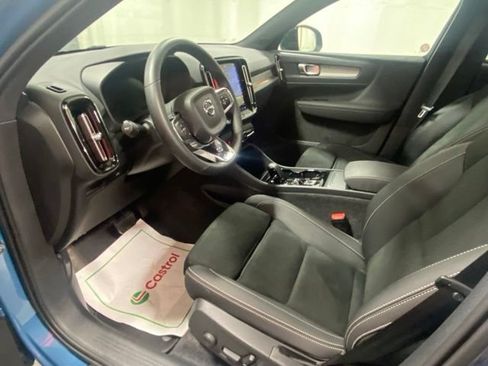 Certified 2025 Volvo XC40 B5 Plus AWD/4WD image 10