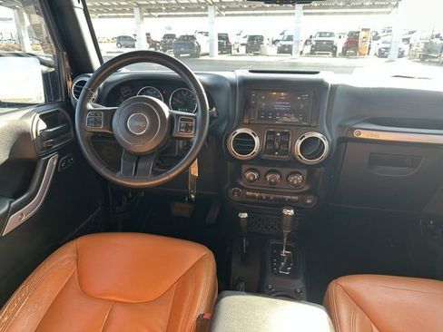 Used 2016 Jeep Wrangler Unlimited Rubicon w/ Connectivity Group image 19