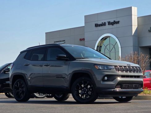 Used 2023 Jeep Compass Altitude image 34