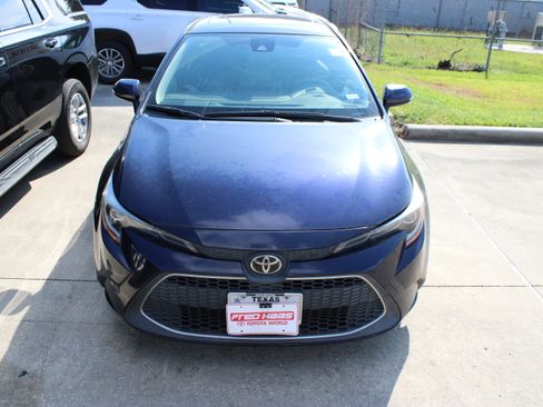 Used 2020 Toyota Corolla XLE FWD image 3