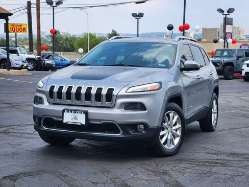 Used 2017 Jeep Cherokee Limited w/ Trailer Tow Group AWD/4WD image 1