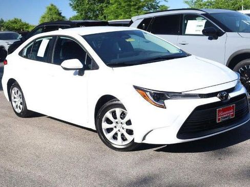 Used 2026 Toyota Corolla LE FWD image 2