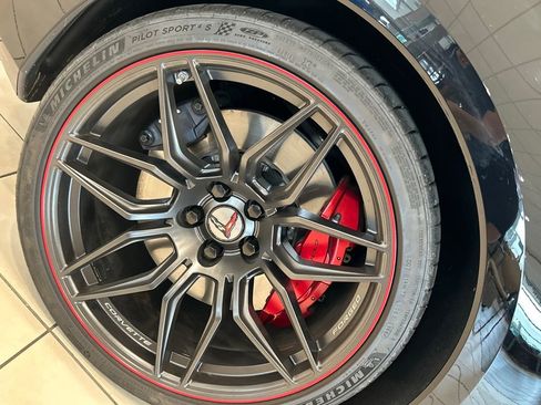 Used 2025 Chevrolet Corvette Z06 RWD image 28