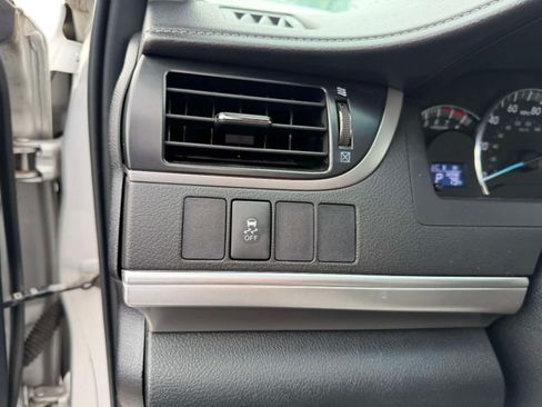 Used 2014 Toyota Camry SE FWD image 17