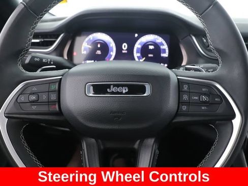 Used 2025 Jeep Grand Cherokee Laredo X AWD/4WD image 24
