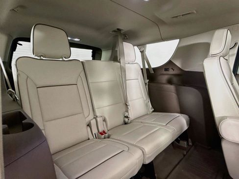 Used 2024 GMC Yukon XL Denali AWD/4WD image 39
