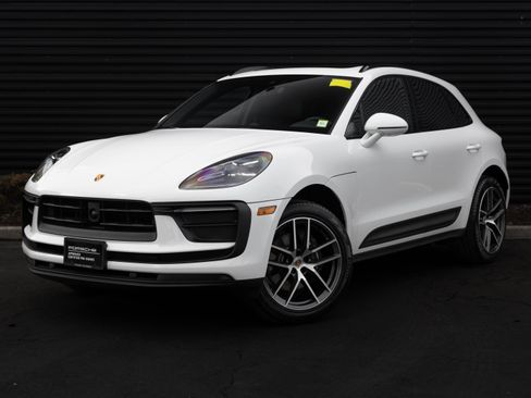 Certified 2025 Porsche Macan AWD/4WD image 1