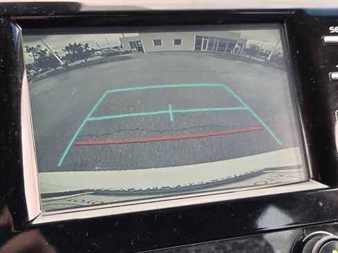 Used 2019 Toyota Camry SE image 17