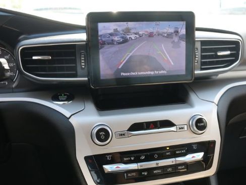 Used 2021 Ford Explorer XLT w/ Equipment Group 202A image 6